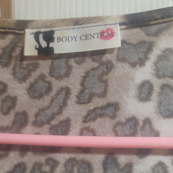 Multi Layered Ruffle top, leopard Print - Picture 6 of 7